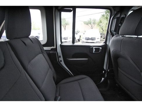 Used 2022 Jeep Wrangler Unlimited Sport AWD/4WD image 12