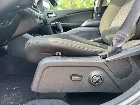 Used 2020 Dodge Journey SE w/ SE Popular Equipment Group FWD image 18