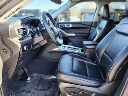 Certified 2022 Ford Explorer XLT w/ Equipment Group 202A image 20