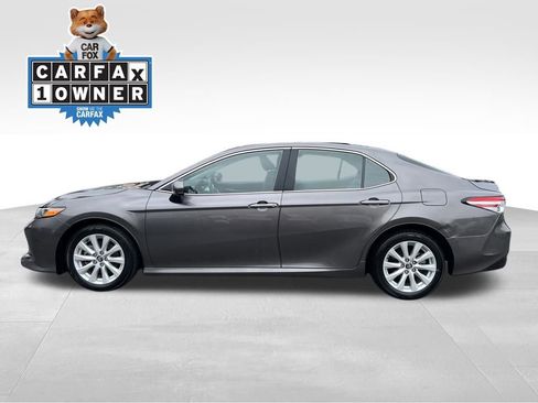 Used 2020 Toyota Camry LE image 2
