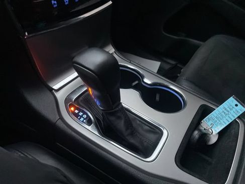 Used 2019 Jeep Grand Cherokee Altitude AWD/4WD image 15