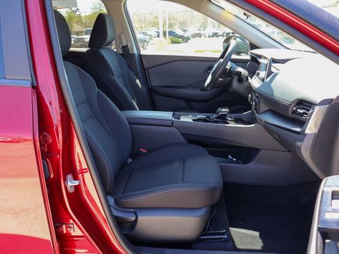 Used 2023 Nissan Rogue S image 8