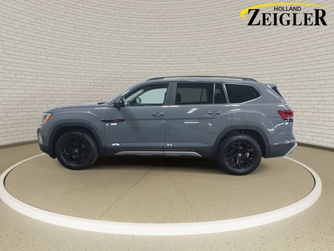 Used 2024 Volkswagen Atlas Peak Edition SEL image 8