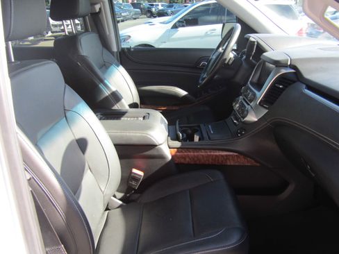 Used 2020 Chevrolet Suburban Premier AWD/4WD image 11