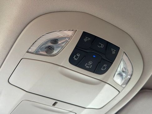 Used 2024 Chrysler Pacifica Touring-L FWD image 40