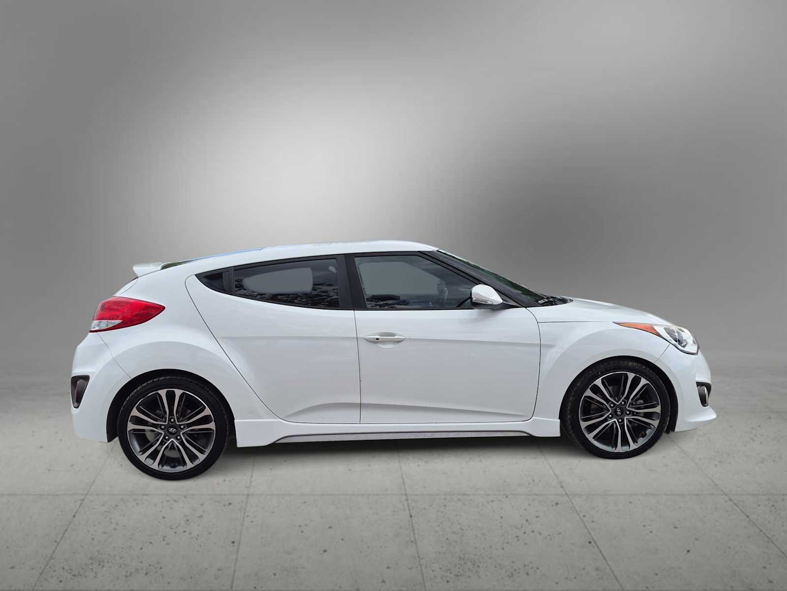 Used 2016 Hyundai Veloster Turbo FWD image 9