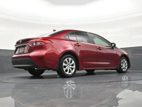 Used 2025 Toyota Corolla LE FWD image 30