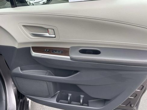 Used 2021 Toyota Sienna XLE AWD/4WD image 25
