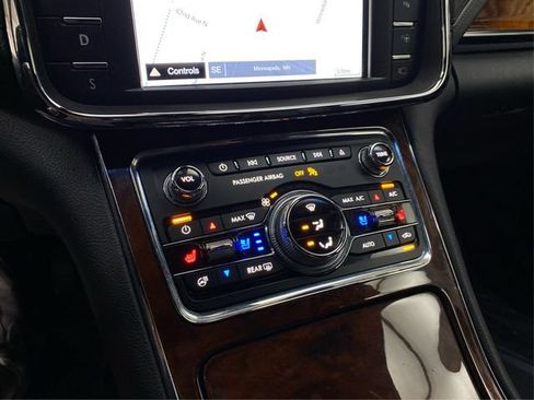 Used 2017 Lincoln Continental Reserve w/ Technology Package FWD image 31