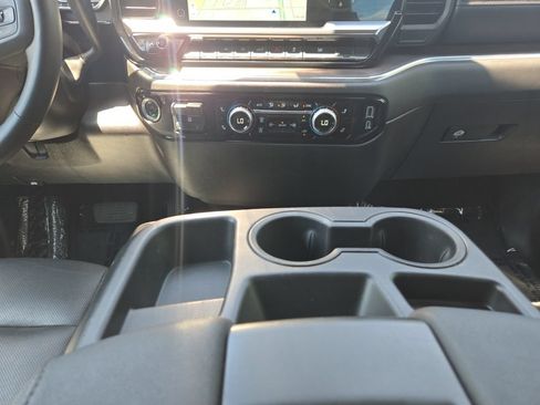 Used 2025 GMC Sierra 1500 SLT AWD/4WD image 12