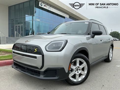 Certified 2025 MINI Cooper Countryman SE w/ Comfort Package Max AWD/4WD image 1