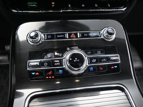 Used 2022 Lincoln Nautilus Reserve AWD/4WD image 18