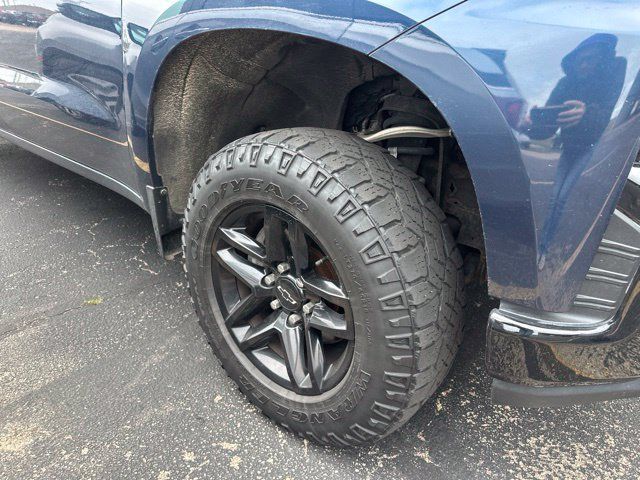 Used 2019 Chevrolet Silverado 1500 LT Trail Boss AWD/4WD image 3