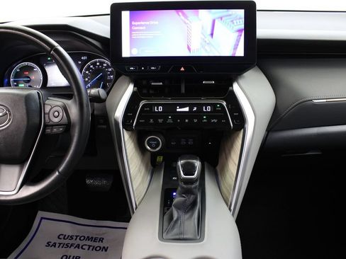 Used 2024 Toyota Venza XLE AWD/4WD image 22