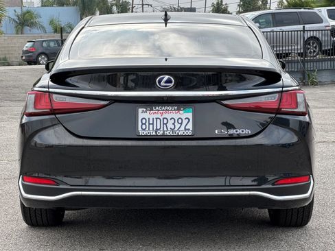 Used 2019 Lexus ES 300h w/ Accessory Package 2 image 5