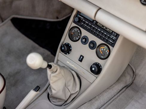 Used 1989 Porsche 911 Carrera RWD image 22