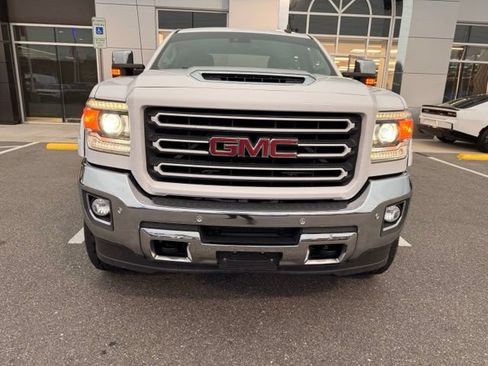 Used 2018 GMC Sierra 2500 SLT w/ Duramax Plus Package AWD/4WD image 8
