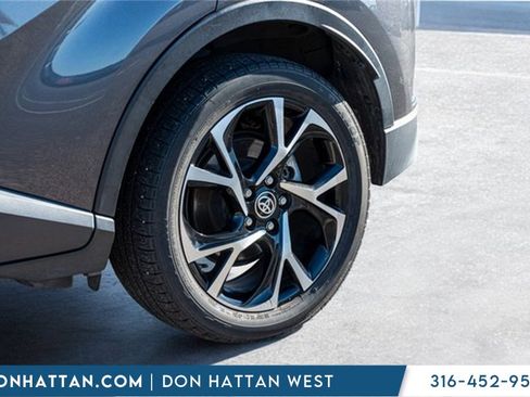 Used 2021 Toyota C-HR XLE image 36