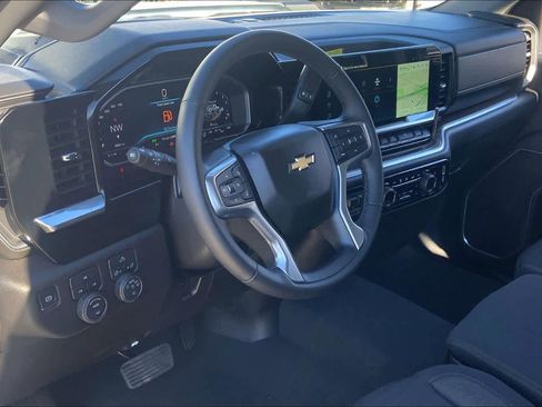 Used 2025 Chevrolet Silverado 2500 LT w/ Convenience Package image 16