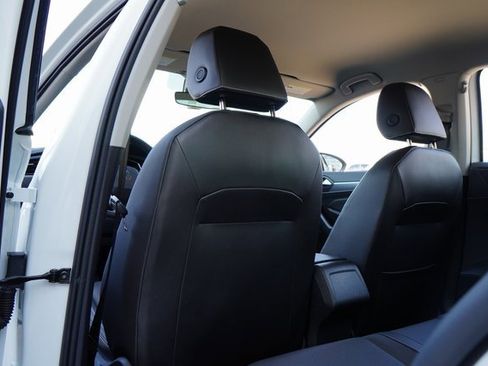 Used 2023 Volkswagen Jetta SE image 25