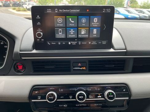 Used 2025 Honda Pilot EX-L image 8