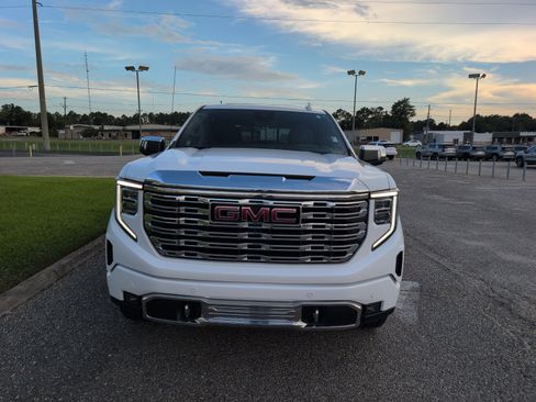 Used 2023 GMC Sierra 1500 Denali w/ Denali Reserve Package AWD/4WD image 1