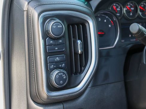 Used 2020 Chevrolet Silverado 2500 LT w/ Z71 Off-Road Package AWD/4WD image 11