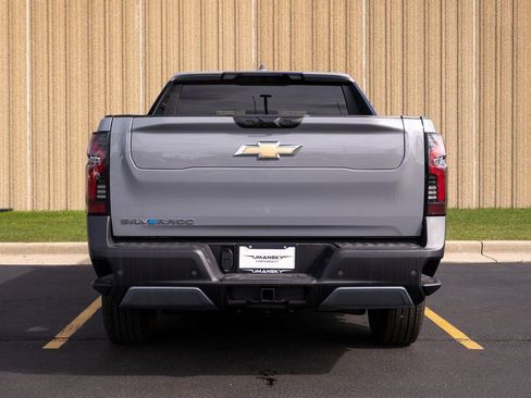 New 2025 Chevrolet Silverado EV LT image 5