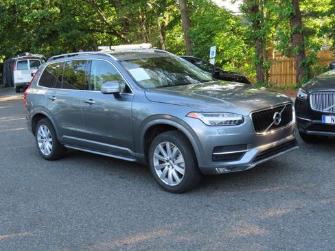 Used 2017 Volvo XC90 T6 Momentum w/ Vision Package AWD/4WD image 7