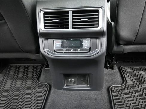 New 2026 Volkswagen Atlas SE image 24