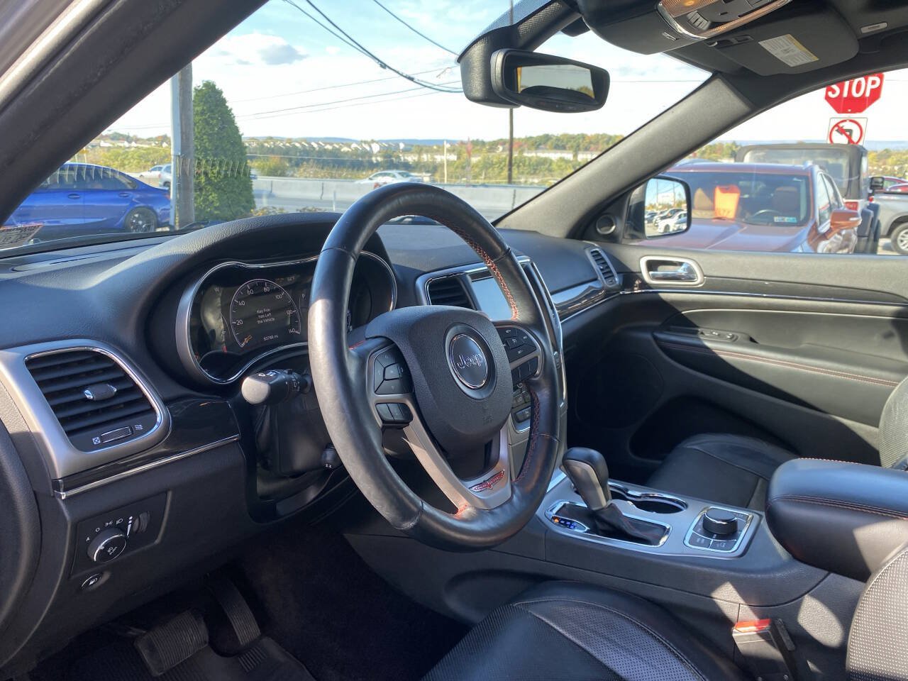 Used 2017 Jeep Grand Cherokee Trailhawk w/ Trailhawk Luxury Group AWD/4WD image 11