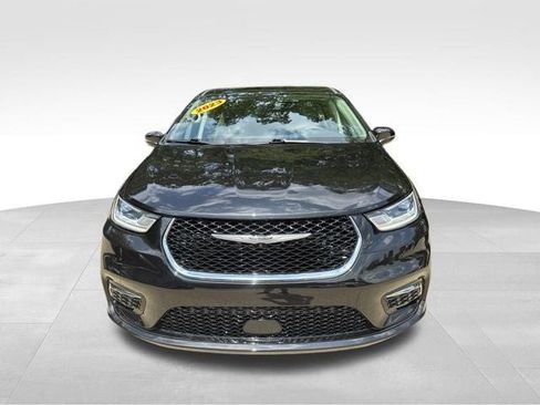 Used 2023 Chrysler Pacifica Touring-L AWD/4WD image 2