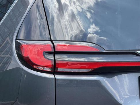 Used 2022 Chrysler Pacifica Touring-L FWD image 13