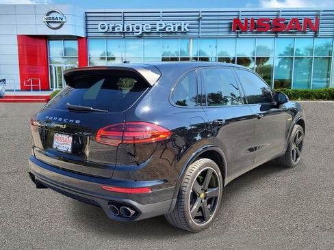 Used 2018 Porsche Cayenne S image 2