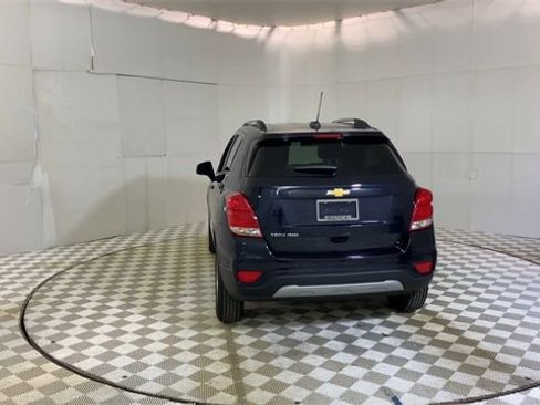 Used 2022 Chevrolet Trax LT w/ LT Convenience Package image 7