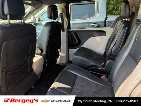 Used 2019 Dodge Grand Caravan SXT FWD image 10