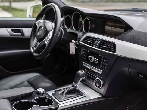 Used 2013 Mercedes-Benz C 250 Sedan image 23