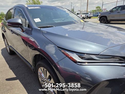 Used 2021 Toyota Venza XLE AWD/4WD image 3