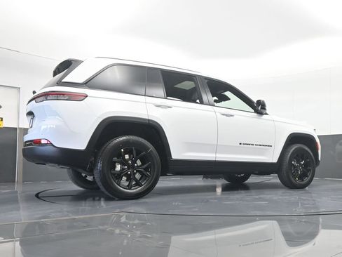 Used 2025 Jeep Grand Cherokee Altitude RWD image 52