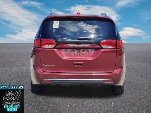 Used 2017 Chrysler Pacifica Touring-L FWD image 15