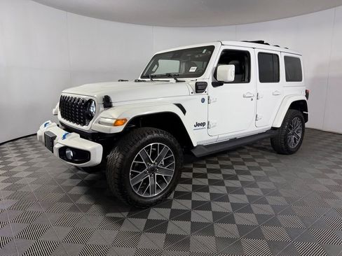 Used 2024 Jeep Wrangler High Altitude AWD/4WD image 3