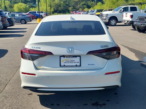 Used 2025 Honda Civic Sport Touring image 4