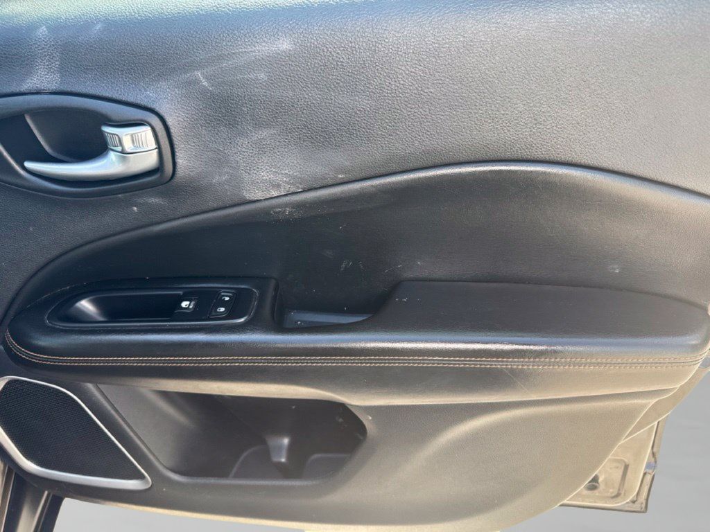 Used 2019 Jeep Compass Limited FWD image 25
