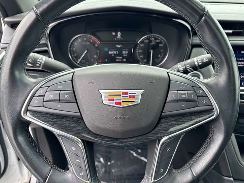 Certified 2022 Cadillac XT5 Premium Luxury w/ LPO, Floor Liner Package AWD/4WD image 25