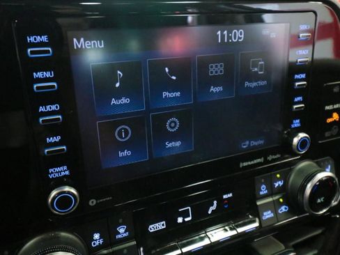 Used 2022 Toyota Highlander XLE image 21