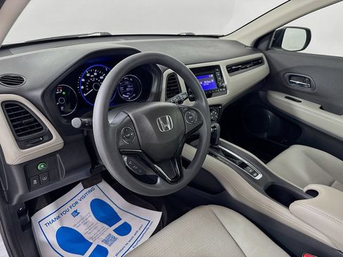 Used 2019 Honda HR-V LX image 11
