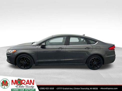 Used 2019 Ford Fusion SE image 2