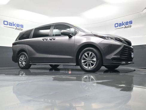 Used 2024 Toyota Sienna LE image 37