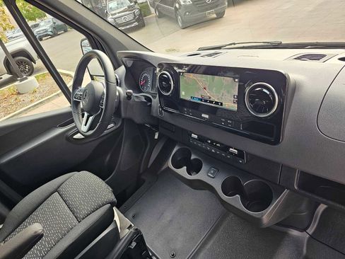 Used 2024 Mercedes-Benz Sprinter 4500 image 13
