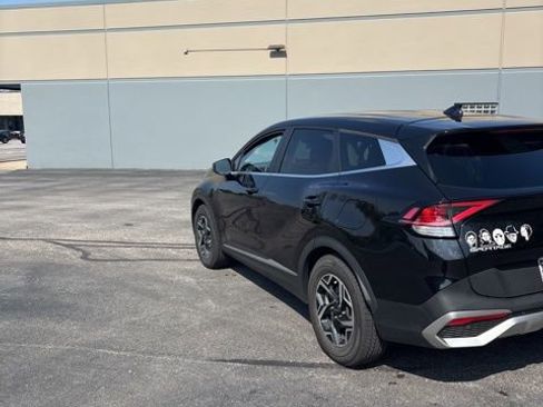 Used 2023 Kia Sportage LX image 4